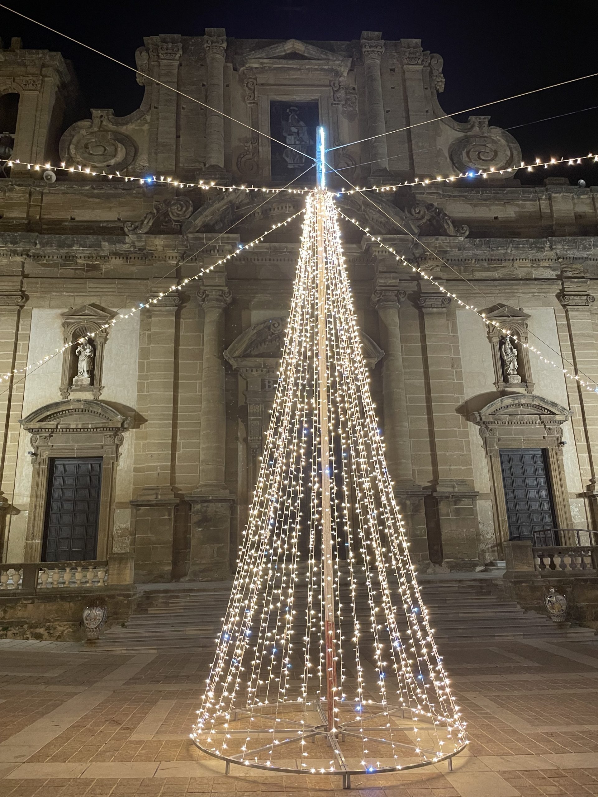 UN BUON NATALE ALLA FAMIGLIA di ServireSciacca con 